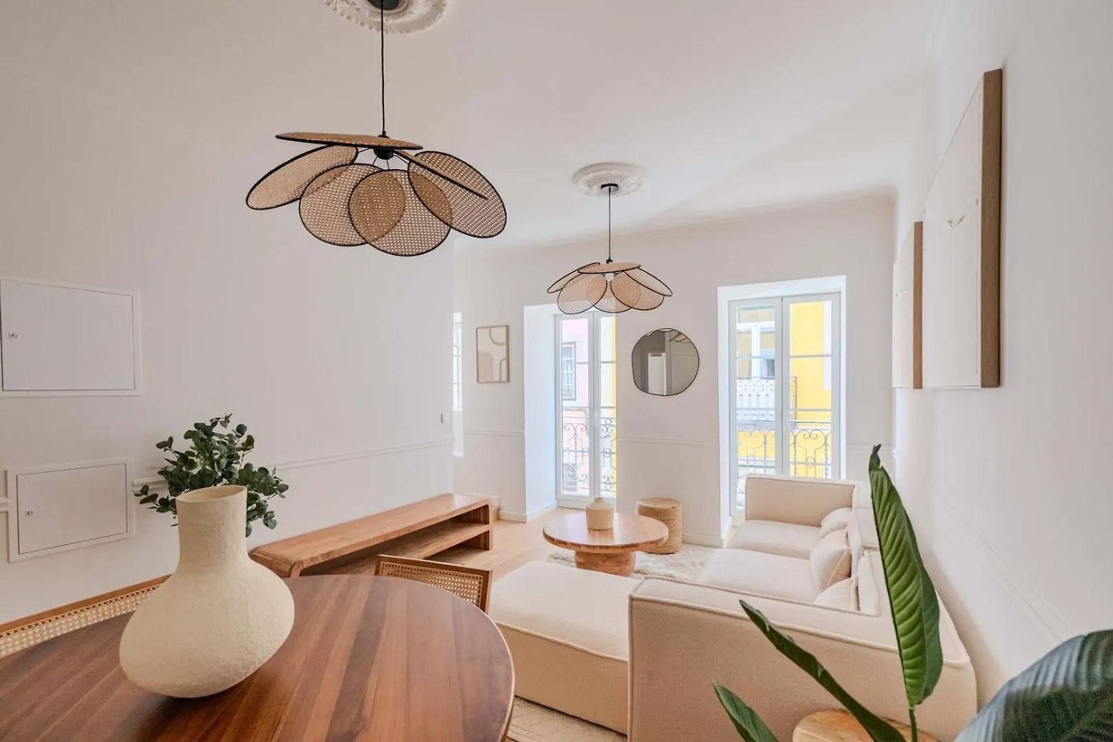 Newly Renovated 2Br Apartment With Ac & Terrace | By Airnest Lizbona