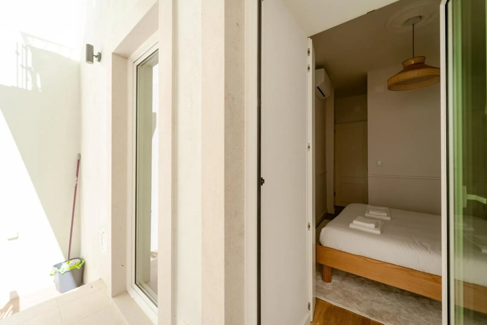 Newly Renovated 2Br Apartment With Ac & Terrace | By Airnest Lizbona