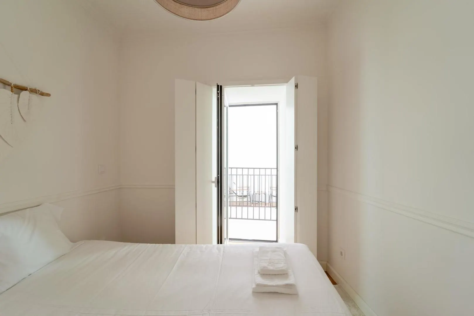 Newly Renovated 2Br Apartment With Ac & Terrace | By Airnest Lizbona 0*,