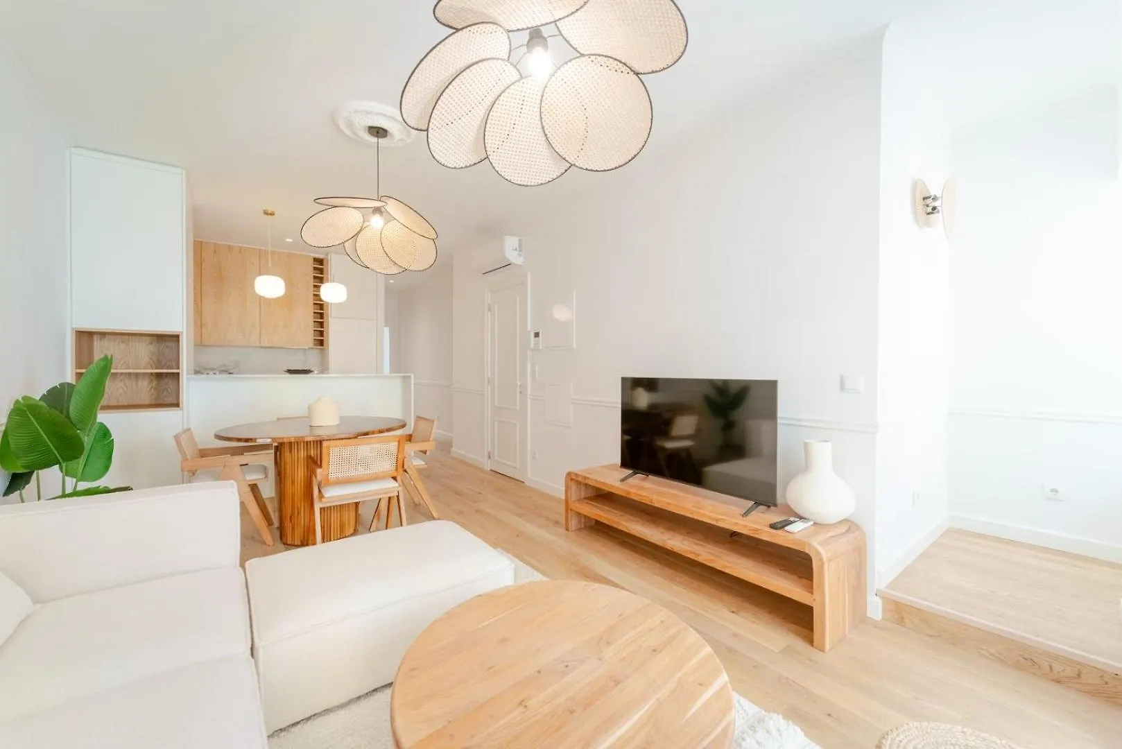 Newly Renovated 2Br Apartment With Ac & Terrace | By Airnest Lizbona Portugalia