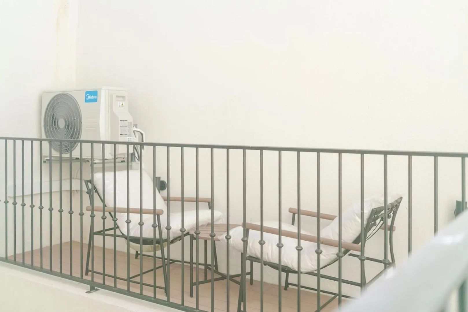 Newly Renovated 2Br Apartment With Ac & Terrace | By Airnest Lizbona Portugalia