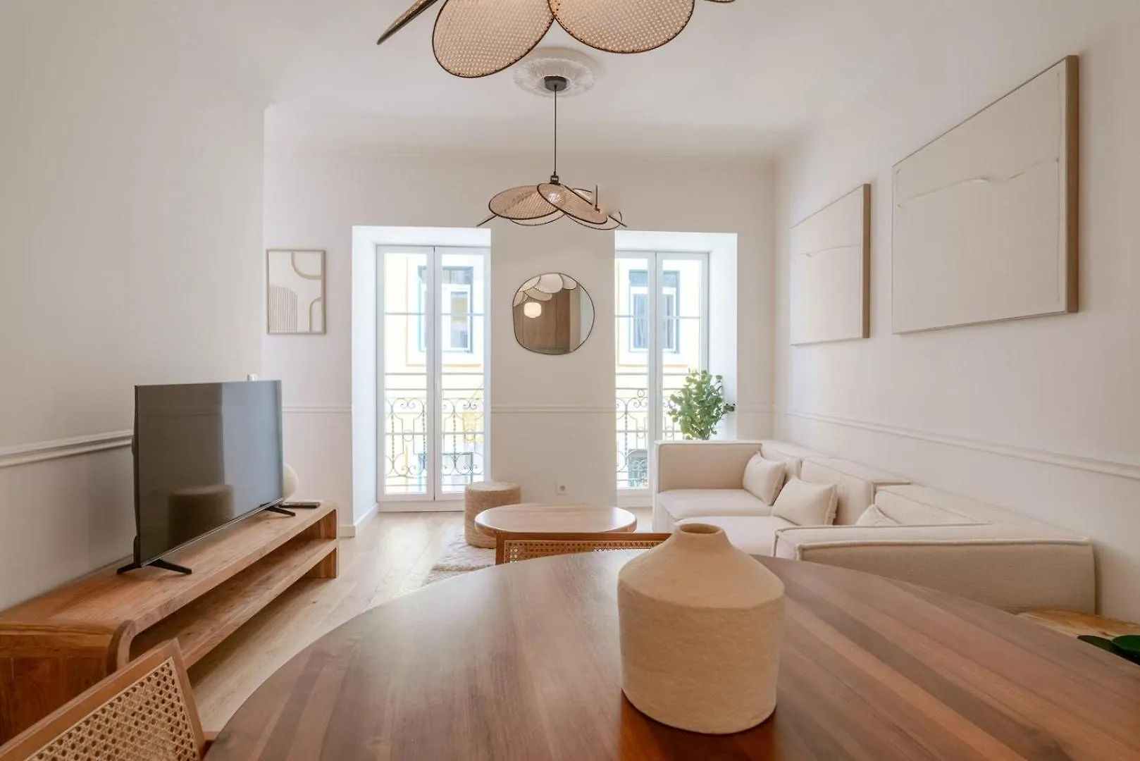 Newly Renovated 2Br Apartment With Ac & Terrace | By Airnest Lizbona Portugalia
